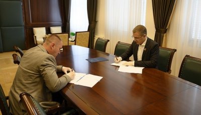 Министар Стефановић и председавајући Председништва Независног синдиката полиције потписали Анекс Посебног колективног уговора